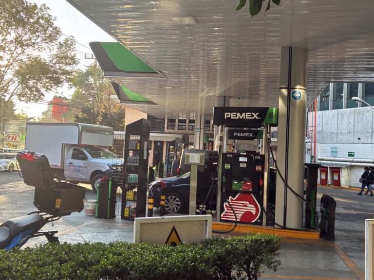 Descartan aumentó en el precio de la gasolina por guerra de EE.UU e Israel contra Irán