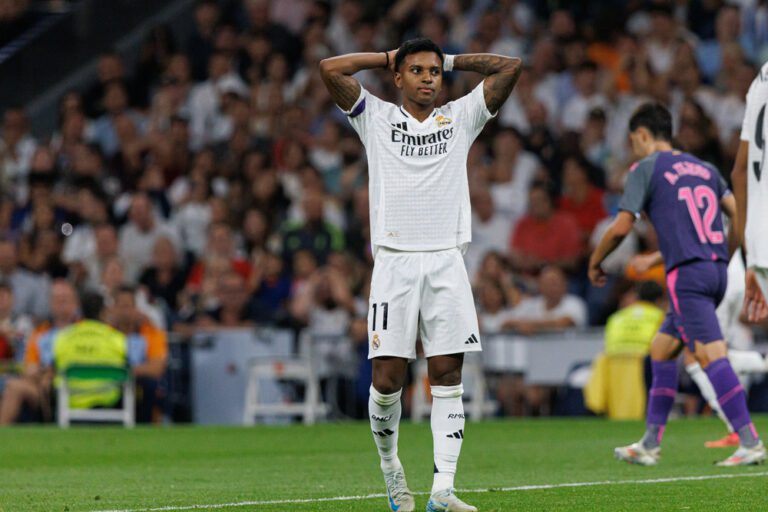 El brasileño Rodrygo Goes es operado con éxito de la rodilla derecha