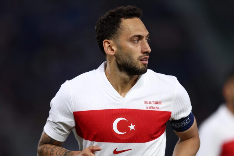 La Selección de Turquía derrota a Rumania y se acerca a la Copa de Futbol