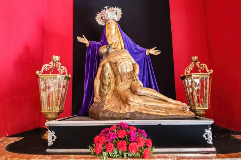 ¿Ya lloró la Virgen? El Agua de Colores del Viernes de Dolores: “Lágrimas de la Virgen”, una Tradición Viva de la Semana Santa