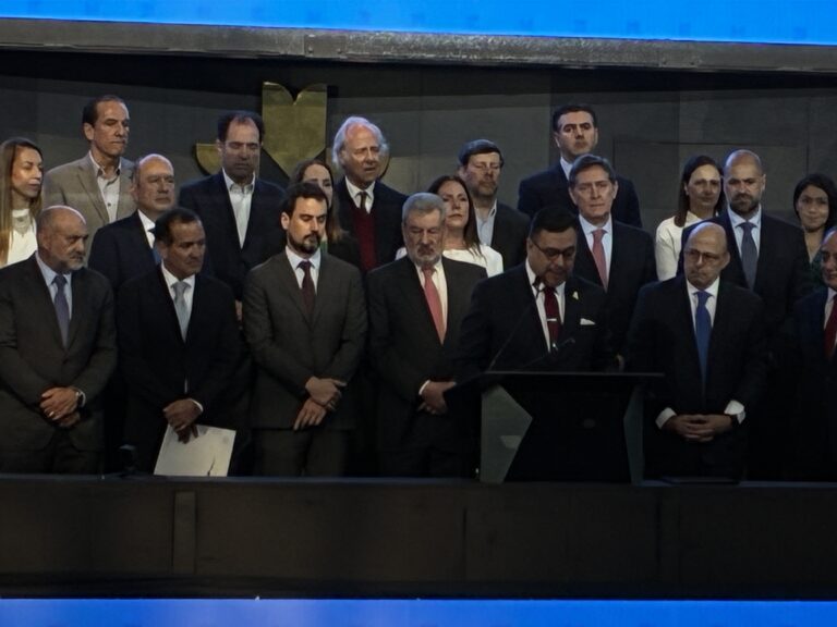 Llama la CNBV impulsar la digitalización para facilitar la inversión de las personas