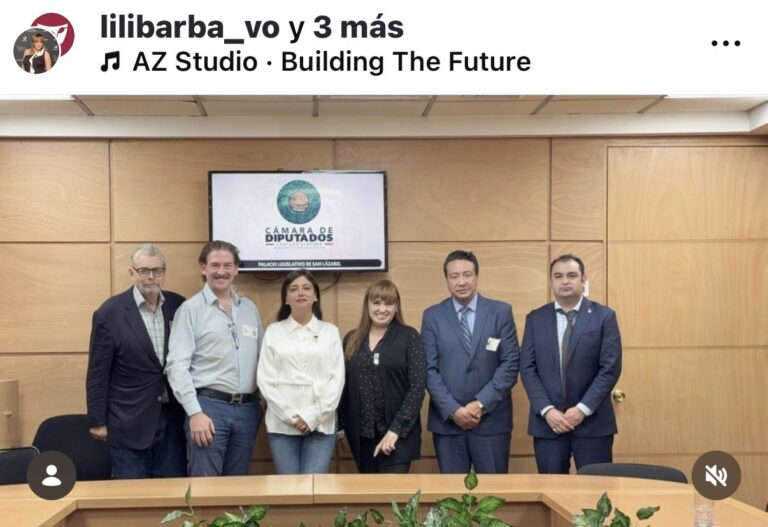 Actores y actrices de doblaje celebran triunfo en el Senado