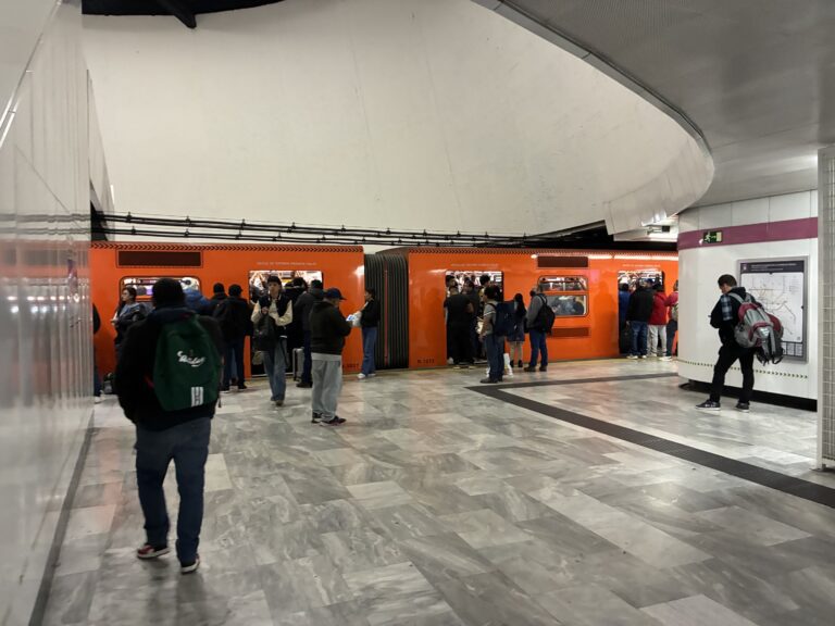 Metro CDMX saturado