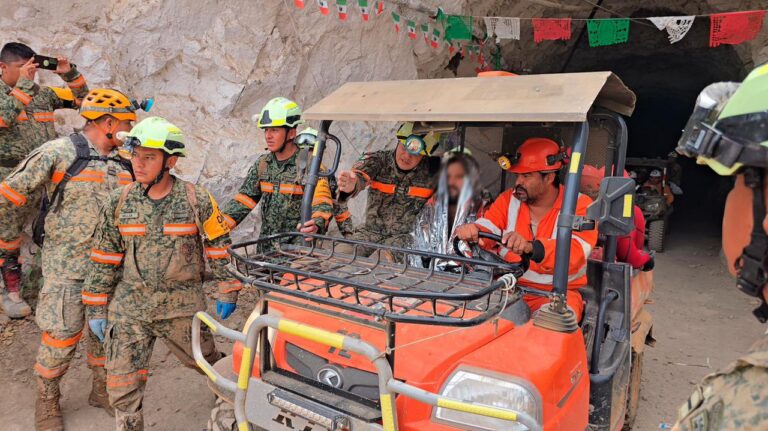 Rescatan a segundo minero con vida en Sinaloa