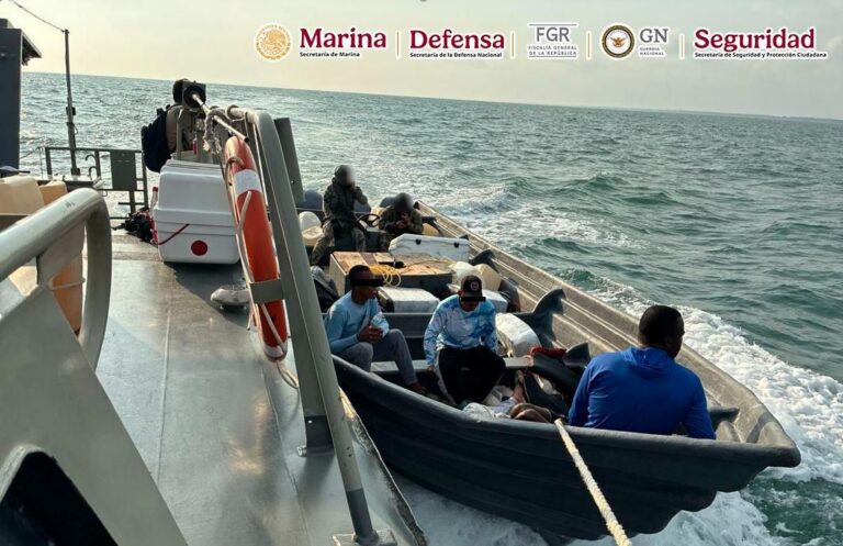 Marinos aseguran una tonelada de cocaína en costas de Chiapas