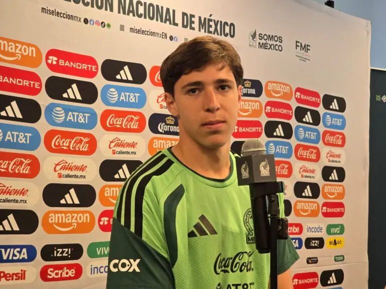 Mateo Chávez en zona mixta con la Selección Mexicana. Foto: Arturo Sanguino / ACIR DEPORTES
