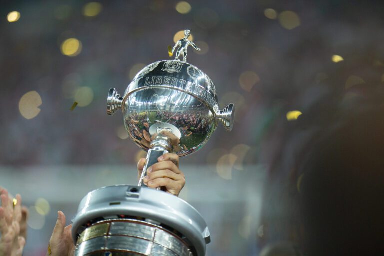 La Universidad Católica avanza y envía a Boca Jrs. a la repesca por la Sudamericana