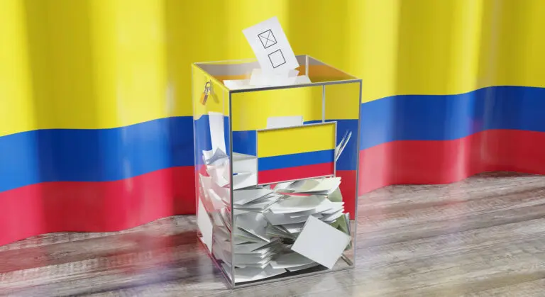 Reñida elección presidencial en Colombia deja en ventaja preliminar a Abelardo de la Espriella