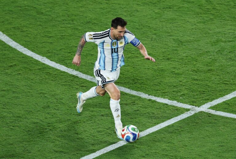 Leo Messi marca 3 goles en el debut de Argentina ante Argelia. Foto: X: @Argentina