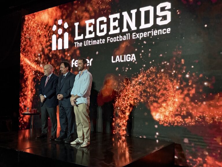 Hugo Sánchez inaugura “Legends”, exposición de futbol en CDMX