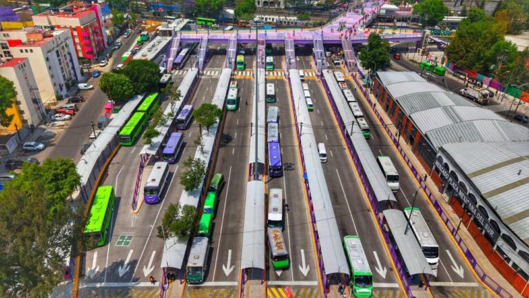 Oposición interpone denuncias por uso de pintura morada e irregularidades en obras de CDMX