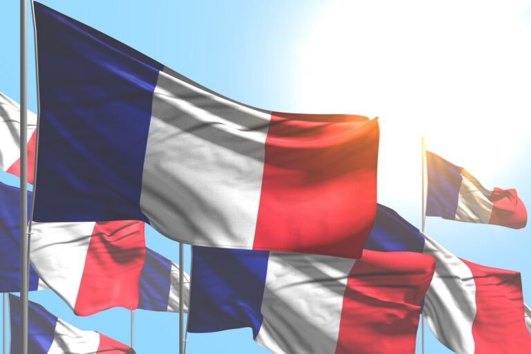 Francia aprueba la prohibición de redes sociales para menores de 15 años