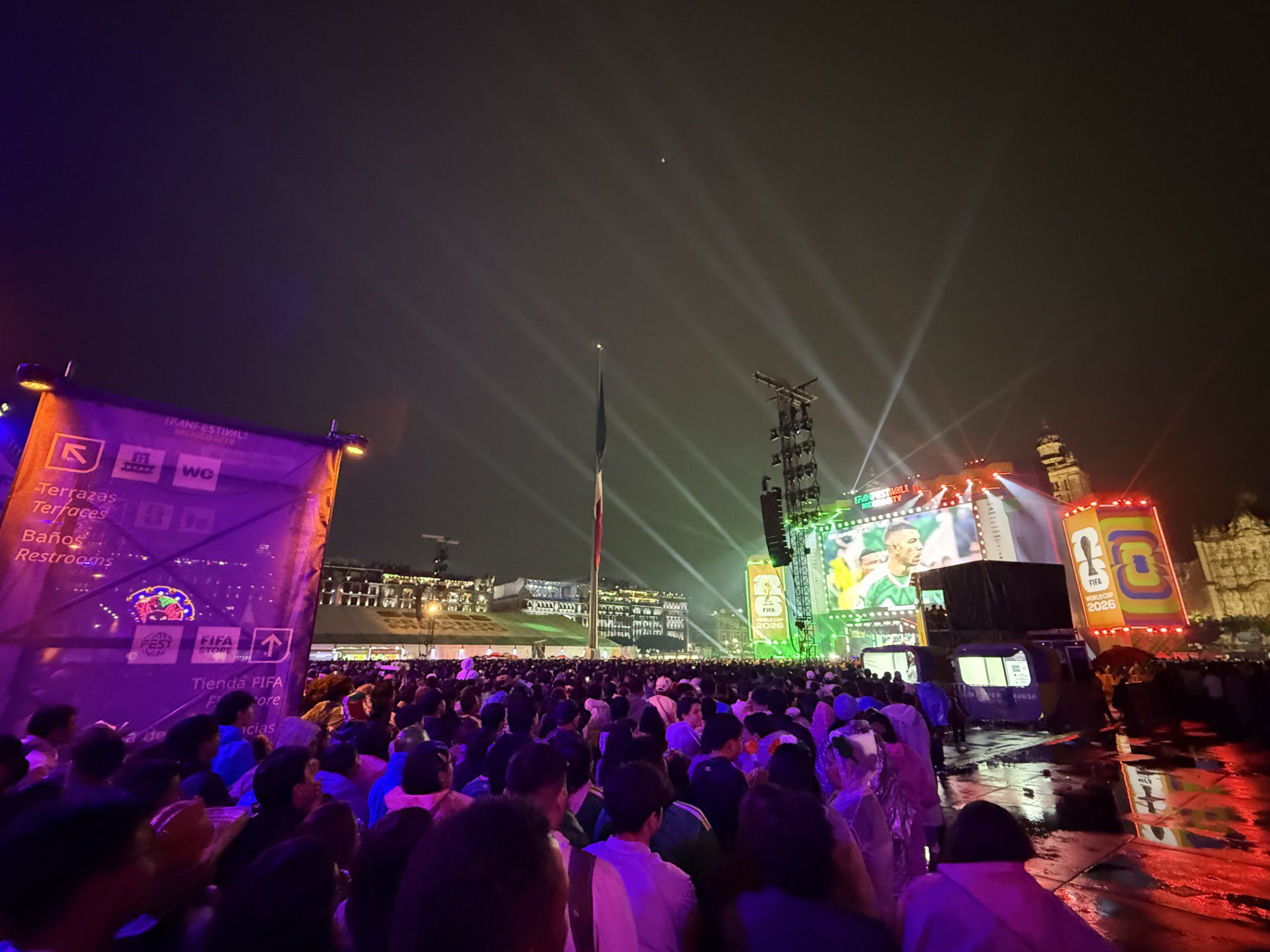 El Zócalo de CDMX se llenó de fiesta con el triunfo de la Selección ...