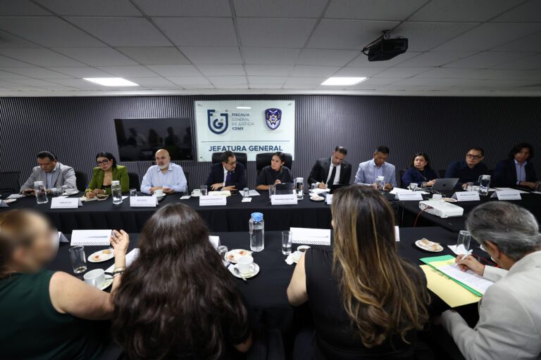Se reúnen vecinos de la BJ con la Fiscal y el secretario de Gobierno