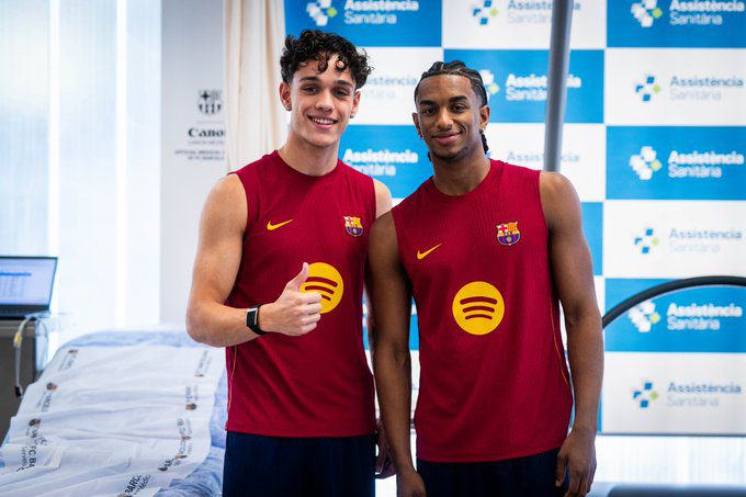 Jugadores del FC Barcelona se presentan a realizar pruebas médicas. Foto: X: @FCBarcelona