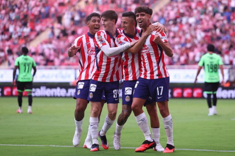 Chivas gana de último minuto con gol de Roberto Alvarado. Foto: X: @Chivas