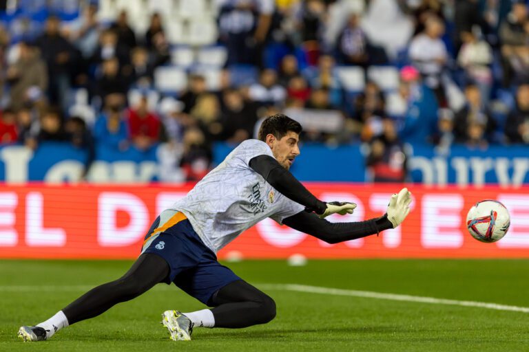 Thibaut Courtois aceptó que España es favorita