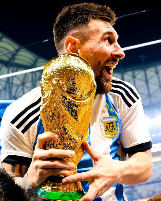 Leo Messi campeón del mundo en 2022. Foto: X: @FabrizioRomano