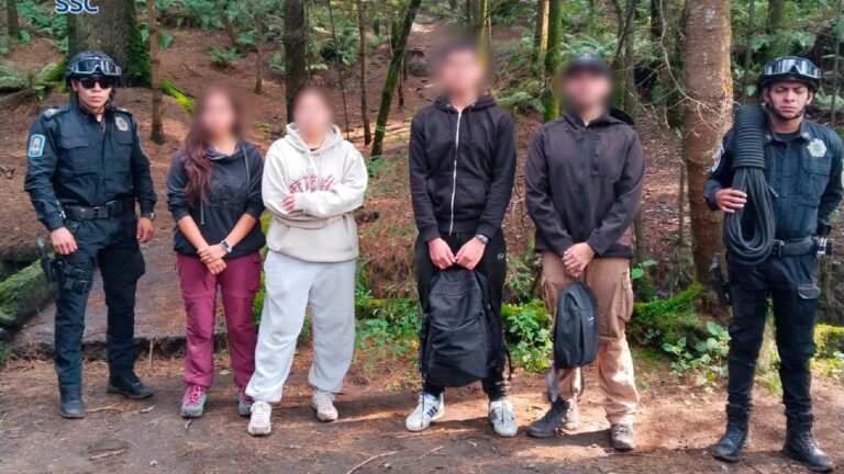 Rescatan a cuatro estudiantes extraviados en el Cuarto Dínamo de la Magdalena Contreras