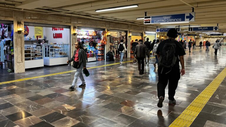 Persisten gritos e incumpliento de otras nuevas reglas de comercio en el Metro de CDMX