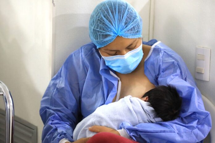 Promueve IMSS lactancia materna