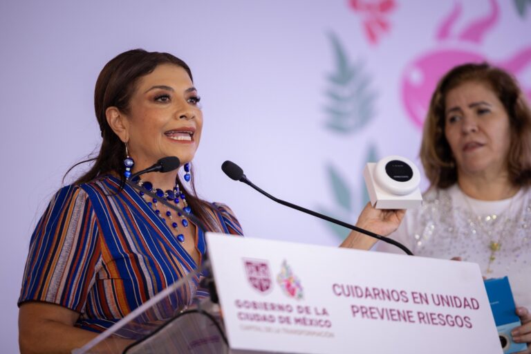 Gobierno de CDMX  entrega detectores de gas y humo a familias de la colonia Obrera