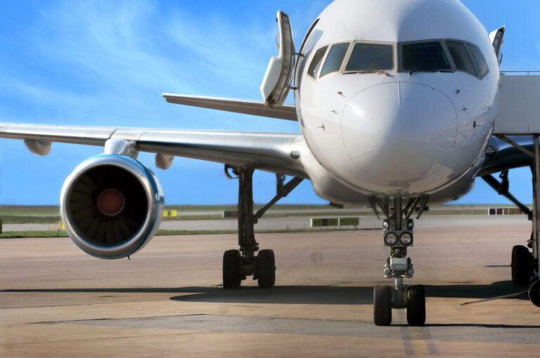 Aeronave ejecutiva realiza aterrizaje de emergencia en el Aeropuerto Internacional de Toluca