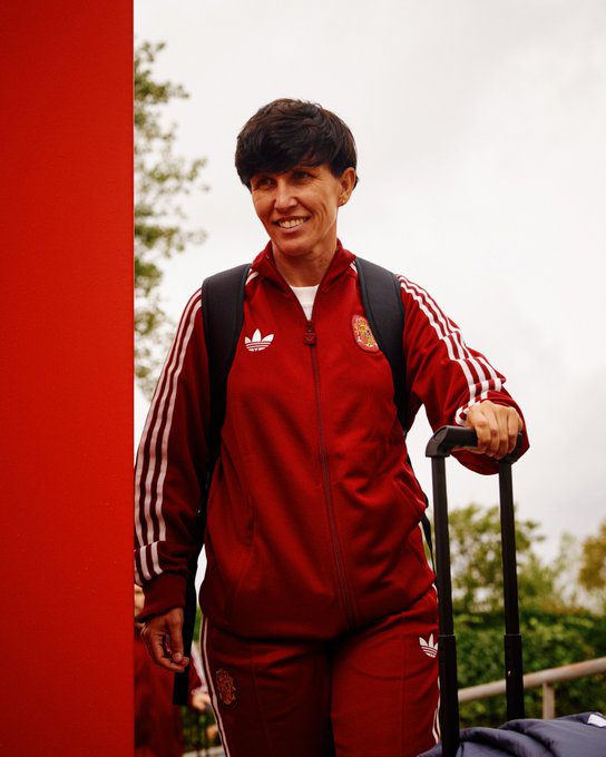 Sonia Bermúdez, DT de España Femenil. Foto: X: @SEFutbolFem