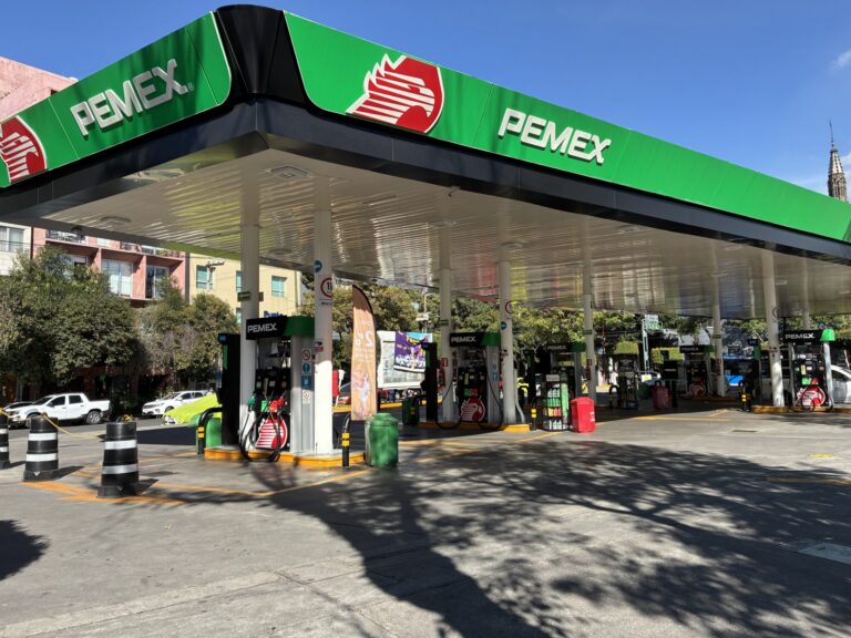El gobierno federal vuelve a recortar el estímulo fiscal a gasolinas
