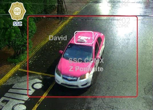Investiga la policía capitalina el presunto asalto a un mujer que se arrojó de un taxi en marcha