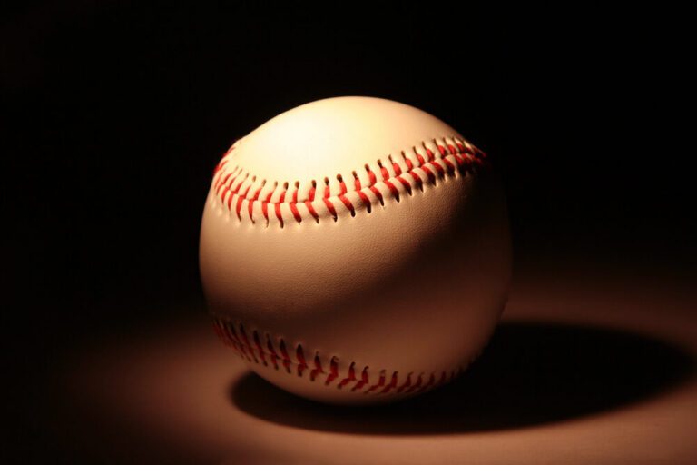 Los Cerveceros de Milwaukee y los Rays de Tampa Bay, dos equipos sin corona que desafían el poder económico