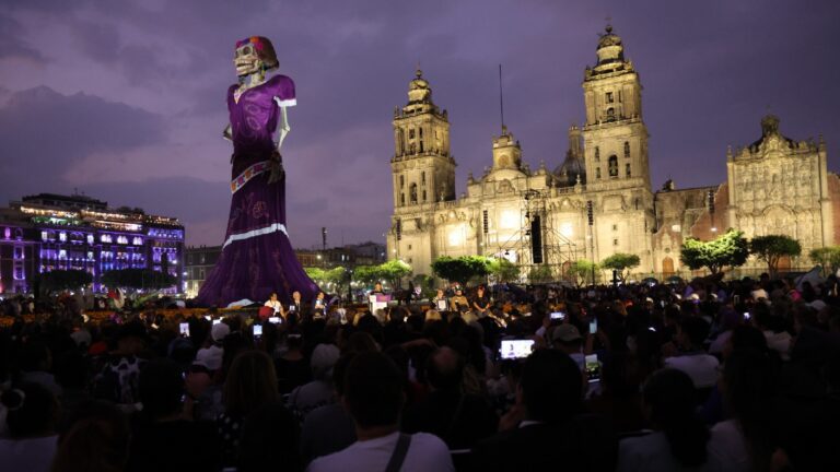 CDMX rompe Récord Guinness con la catrina más alta del mundo en el Zócalo
